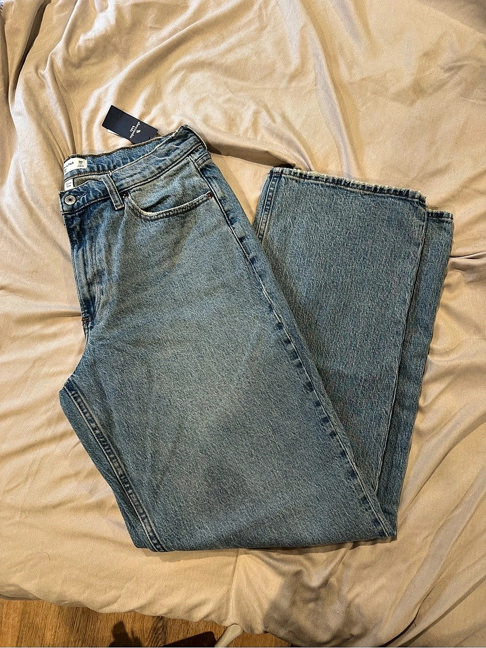 NWT Abercrombie & Fitch, Curve Love, The Baggy Low Rise Jean